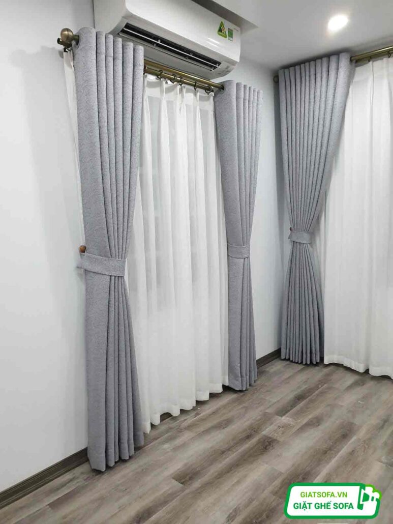 Thợ chuyên làm làm sạch rèm cửa tại nhà