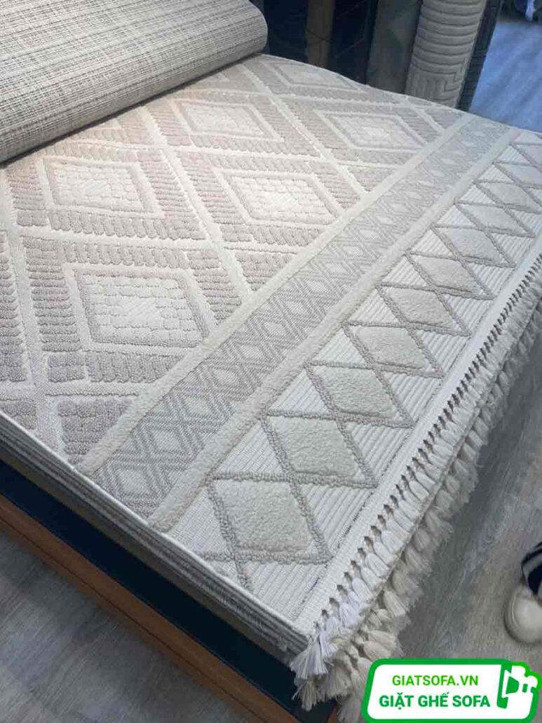 Trung Hiếu Clean chuyên nhận giặt thảm trang trí tại nhà