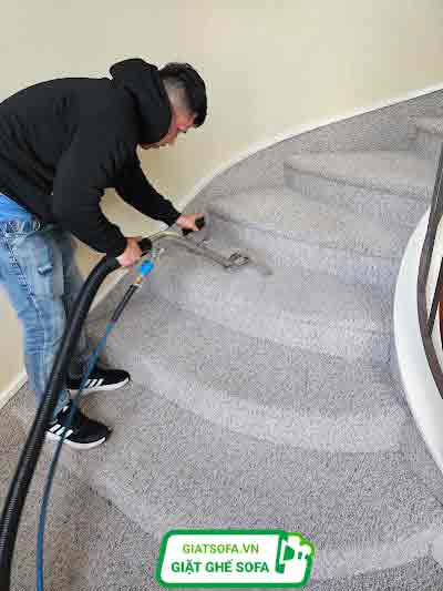 Giặt Là Mrt chuyên nhận giặt thảm cầu thang