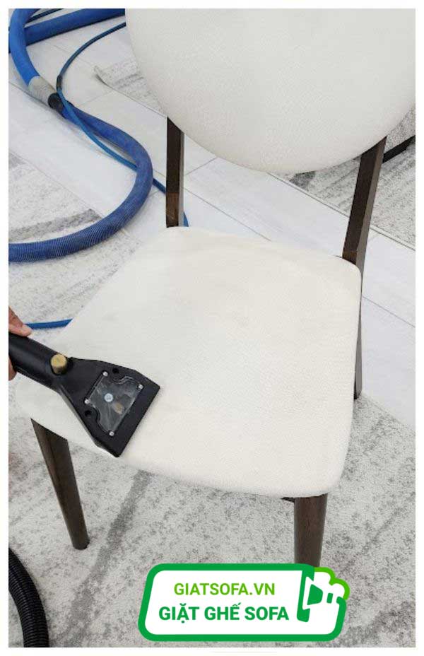 phương pháp tự nhiên giúp khử mùi nôn trên ghế sofa hiệu quả