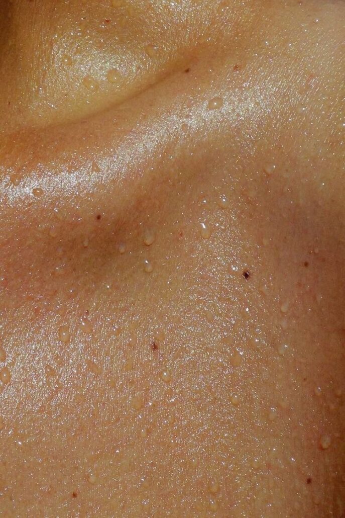 Mồ hôi trên cơ thể