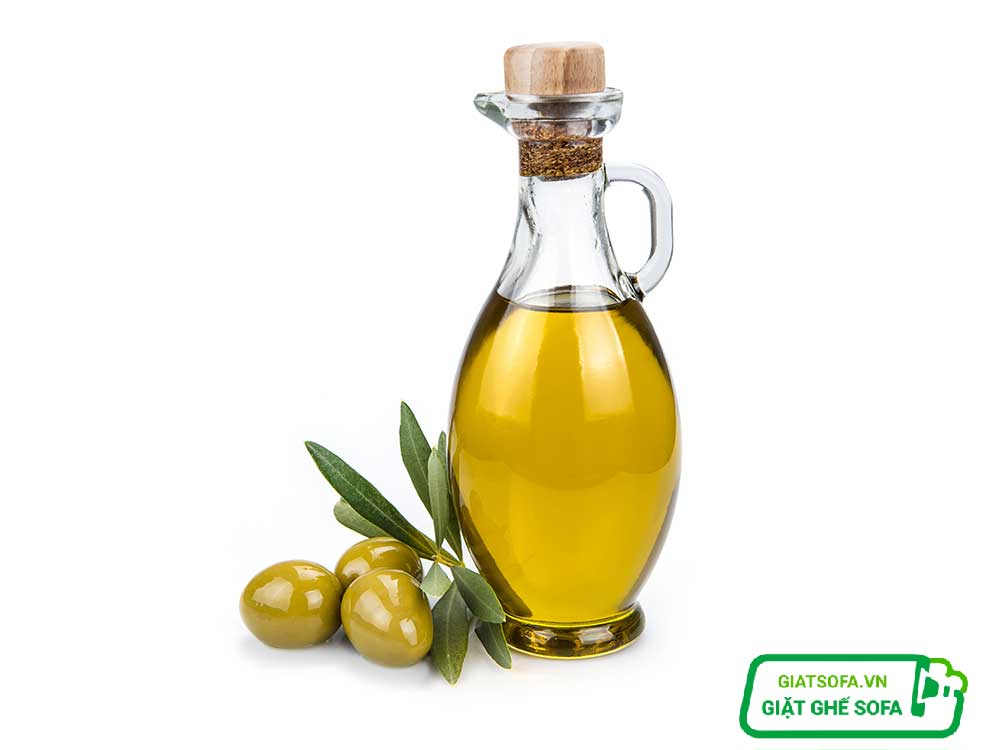 Tẩy sơn ghế sofa bằng dầu ô liu