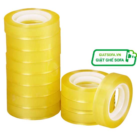 Sử dụng băng dính để loại bỏ lông mèo