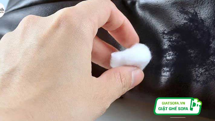 tẩy mực bút bi trên sofa nỉ