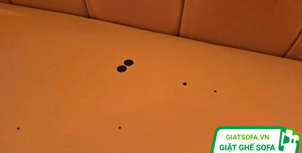 Cách xử lý sofa bị dính mực hiệu quả