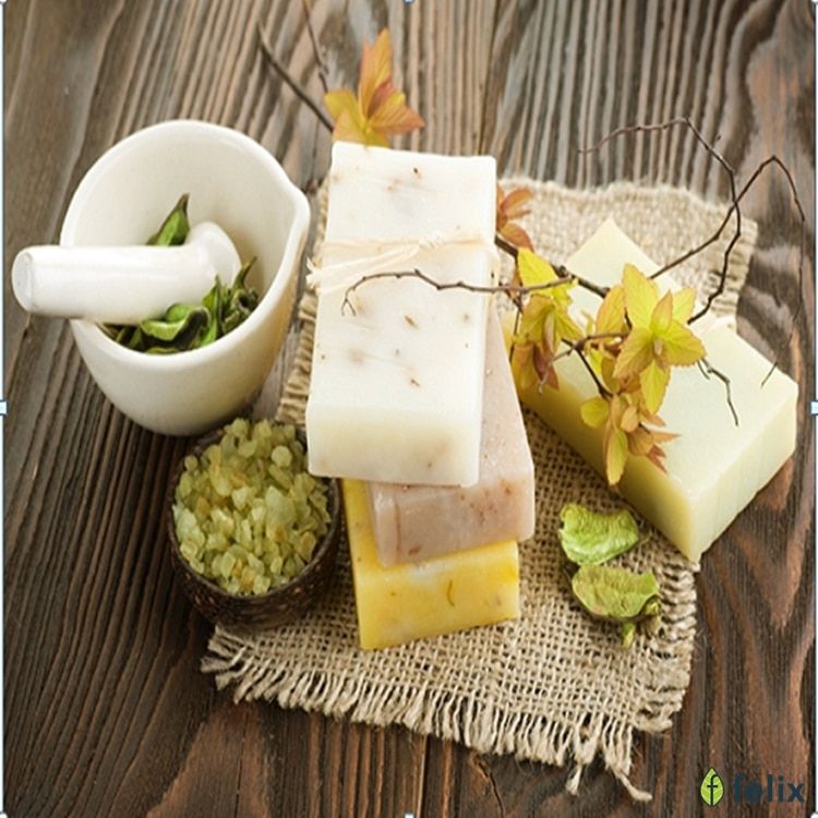 Cách làm sạch nước tiểu trên sofa bằng xà phòng